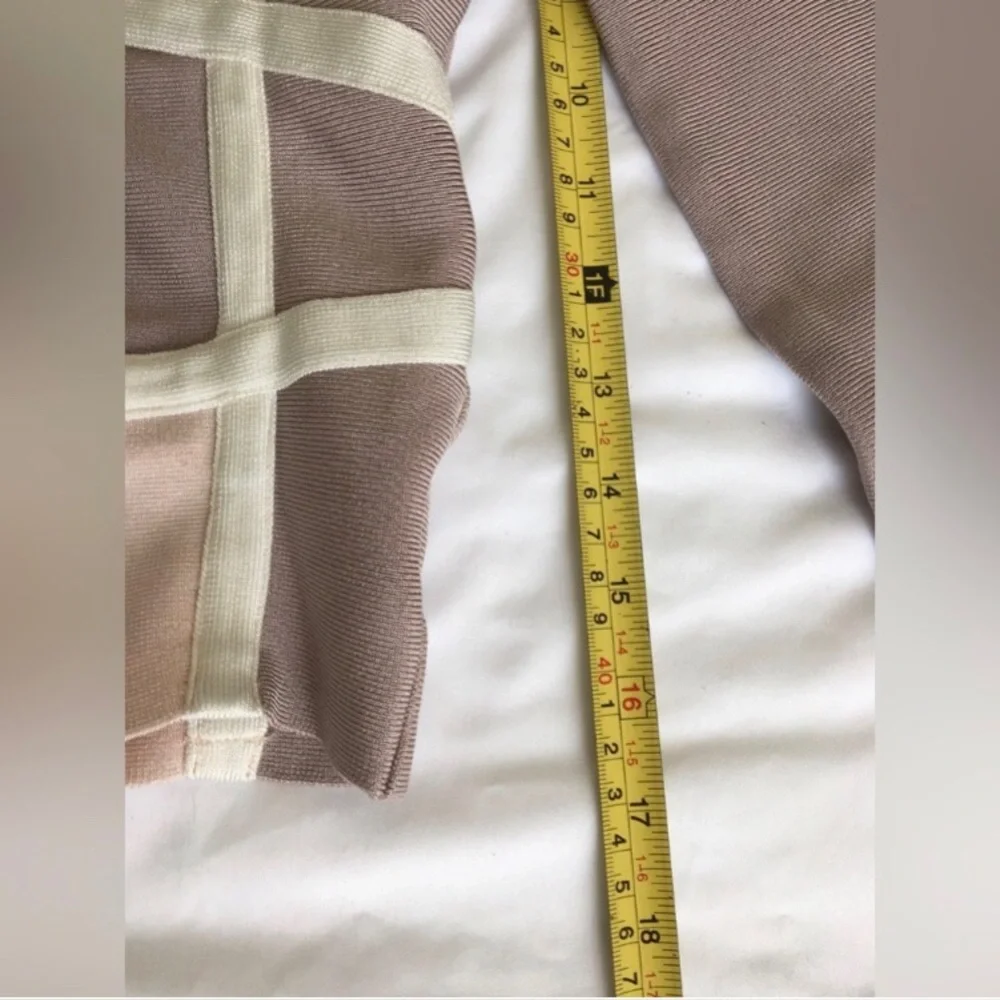 EUC 90’s beautiful Bebe thick multicolored zip up vneck long sleeve top. - Picture 6 of 7